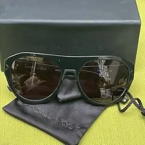 Kendall and Kylie mercy flattop sunglasses Amazon.com: Kendall + Kylie Designer Sunglasses Cosette  main image 3